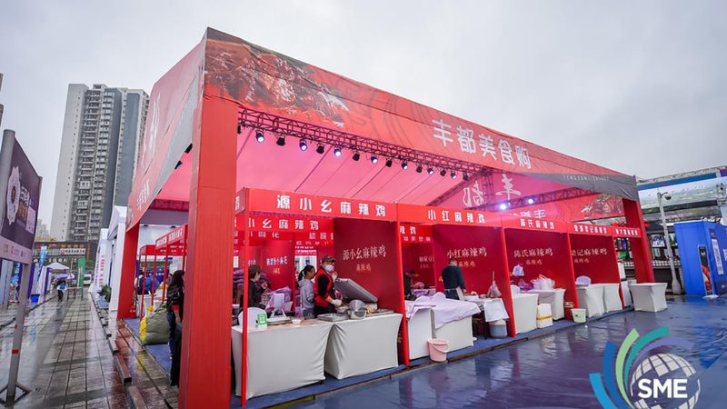 服装店门头招牌，如何打造吸睛发光字？**